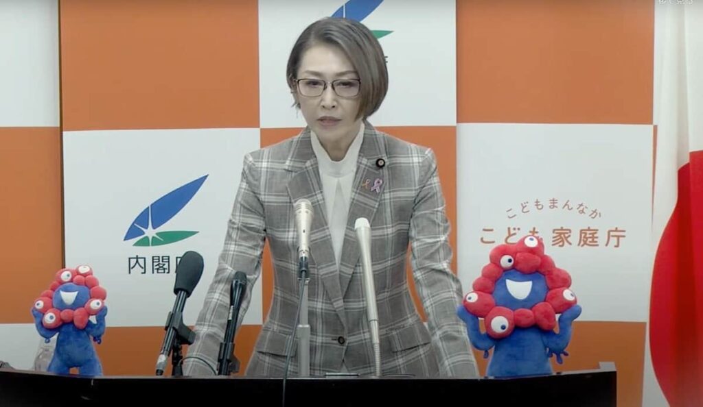 少子化担当大臣の三原じゅん子