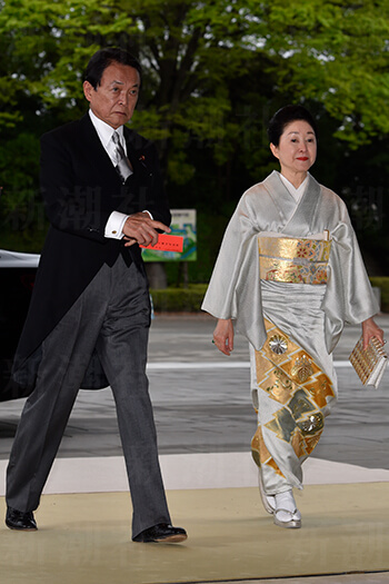 麻生太郎氏と妻のちか子さん