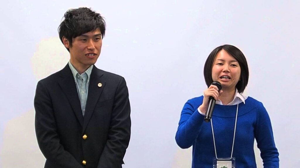 山添拓氏と妻の大田朝子
