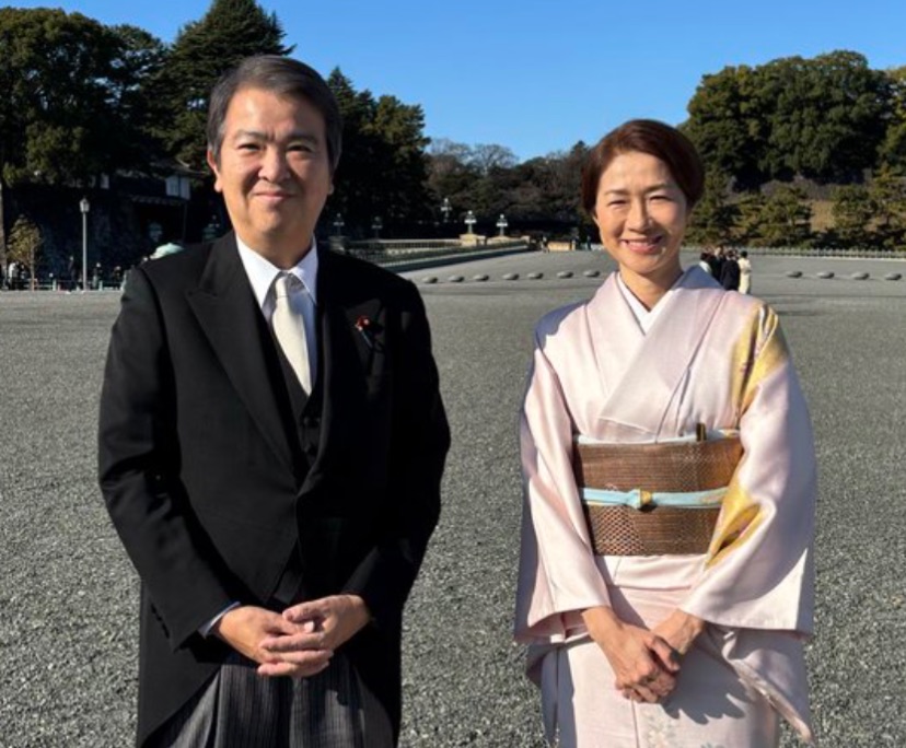 石原宏高氏と妻の彩さん