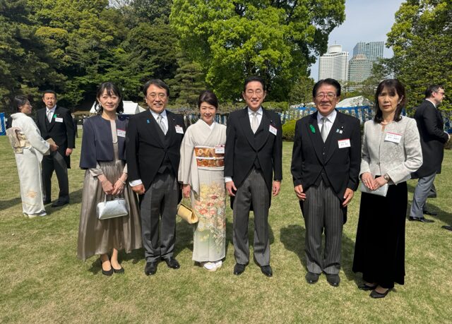 春の園遊会での赤澤夫妻・岸田夫妻・金子夫妻